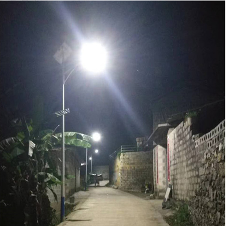 太陽能路燈不亮大都是蓄電池報廢--太陽能路燈維修怎樣選擇蓄電池呢？